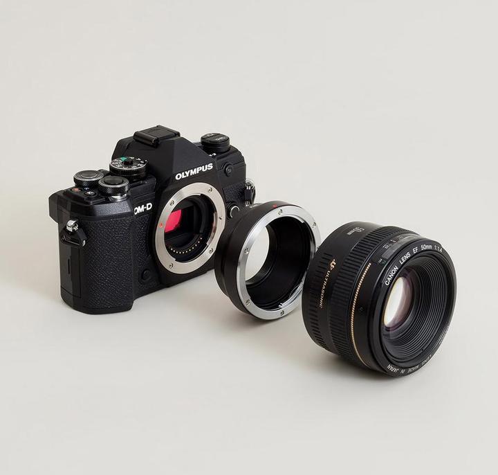 Immagine prodotto Urth Adattatore per obiettivo: Compatibile con gli obiettivi Canon (EF / EF S) per i corpi macchina