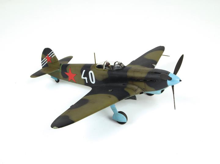 Actual product image Zvezda YAK-7 late version