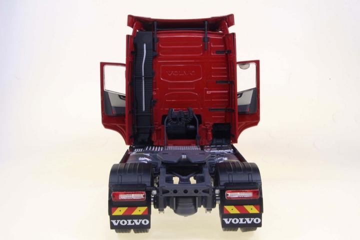 Image du produit Solido 1:24 Volvo Trucks 25 years Edition rouge