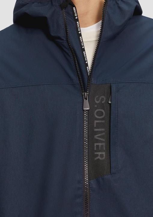 Actual product image S.Oliver Outdoor-Jacke Sportive Jacke mit Kapuze und Logo-Details (XL)