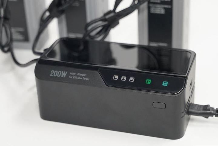 Autel Multi-charger For EVO Max Series (Drohnen Ladegerät, DJI Mavic 3, DJI Mavic 3 Cine, DJI Mavic 3 Classic, DJI Mavic 3 Enterprise, DJI Mavic 3 Pro)
