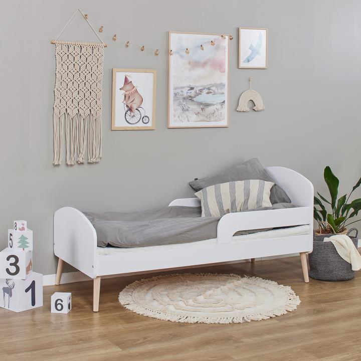 Produktbild Hoppekids Edles Kinderbett Kleinkinderbett aus MDF & massiver Eiche plus Rausfallschutz 70x160cm von (70 x 160 cm)