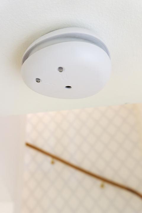 Actual product image Housegard Smoke Alarm Pebble Link Wireless Interconnected, 2-pack