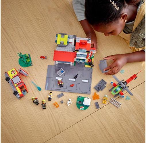 Produktbild LEGO Feuerwache (60320, LEGO City)