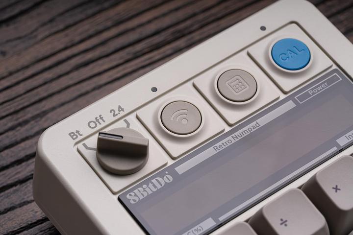 Immagine prodotto 8bitdo Numpad meccanico Retro 18 (M Edition) - Numpad (Tastierino numerico, Cablato, Senza fili)