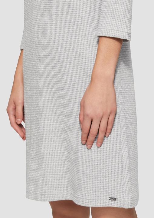 Actual product image S.Oliver Kleid Kurzes Kleid mit Piqué-Struktur und Glitzereffekt (M)
