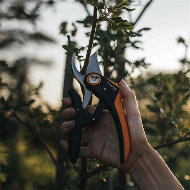 Produktbild Fiskars Plus PowerLever Bypass Secateurs P721