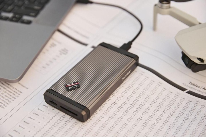 Actual product image SanDisk Pro-Reader SD Express Dual (USB 3.2 Gen 2)