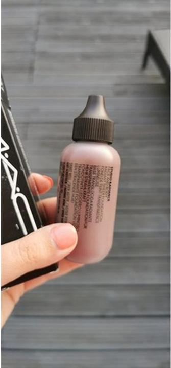 Immagine prodotto MAC Cosmetics Studio Radiance Face and Body Radiant Sheer Foundation (W7)