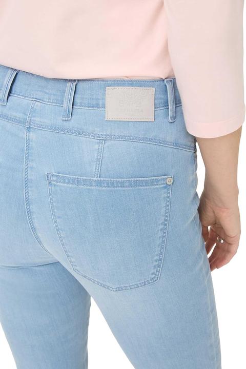 Actual product image Raphaela by Brax Luca 6/8 Deco Light Denim 5-Pocket Form (W31/L32)