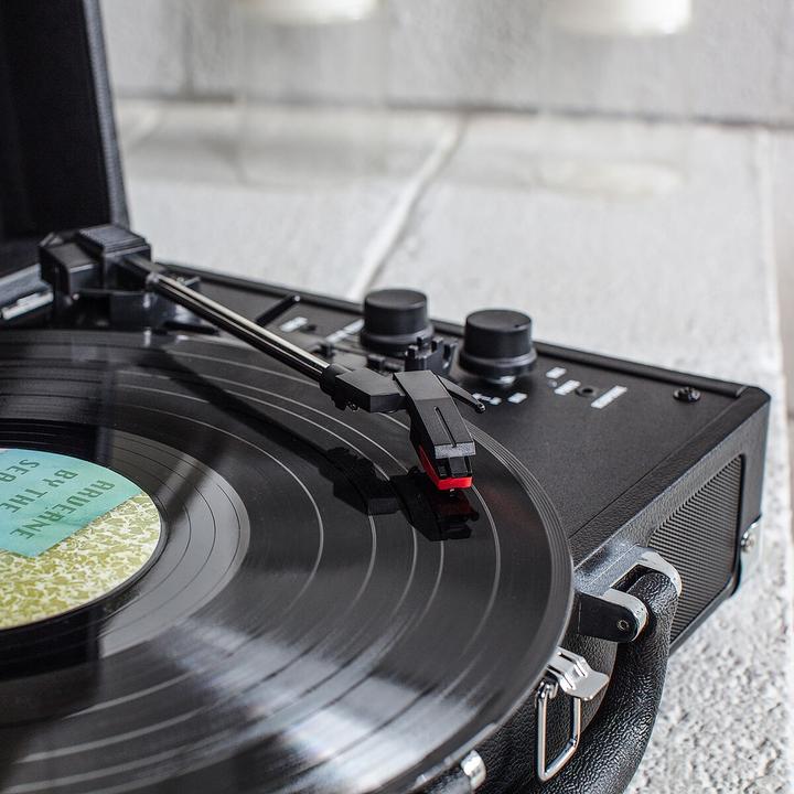 Image du produit Victrola Journey+ Bluetooth Suitcase Record Player with Three-Speed Turntable
