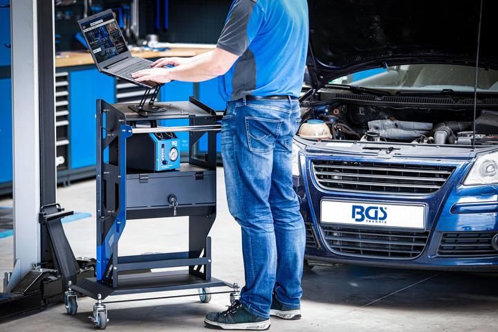 Produktbild BGS - Diagnosetisch, fahrbar