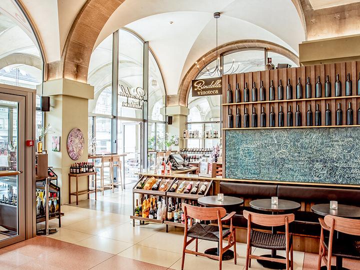 Immagine prodotto Smartbox Degustazione di 5 bicchieri di vino e aperitivo per due persone in una cantina di carattere a Berna (2 Persone)