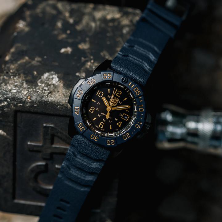 Actual product image Luminox Navy Seal 3250 Series (Diving watch, 45 mm)