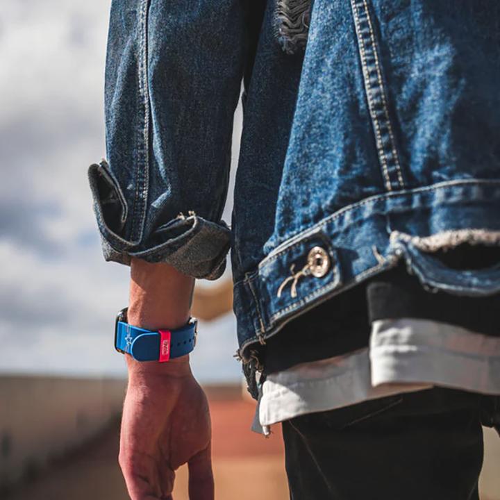 Actual product image Moby Fox Marvel bracelet pour smartwatch Insignia Collection: Captain America (Silicone)