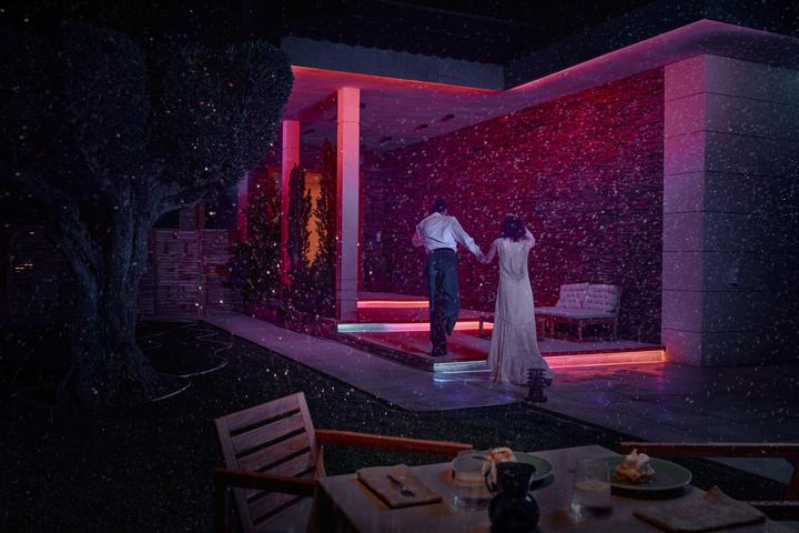 Actual product image Philips Hue Flux Gradient Outdoor Lightstrip (500 cm, Outdoor)