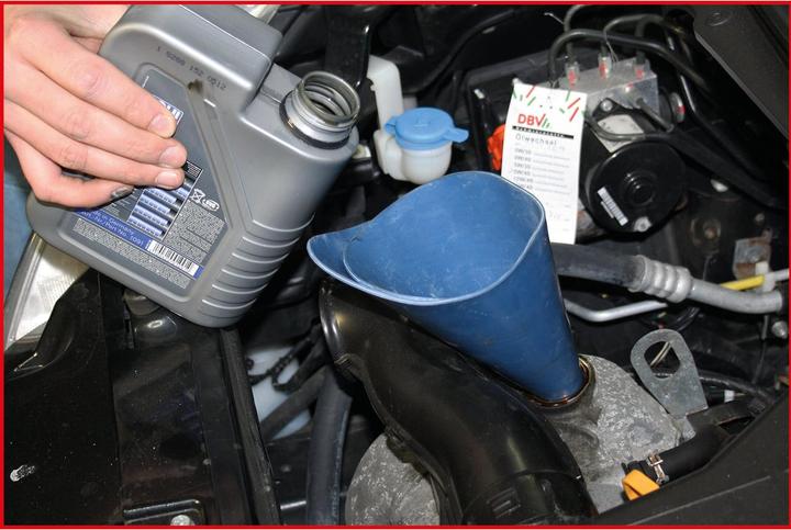 Actual product image KS Tools Flexible funnel with aluminium body