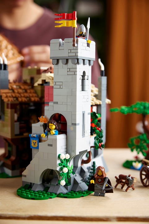 Productafbeelding LEGO Middeleeuws stadsplein (10332, LEGO Icons, LEGO Zeldzame Sets)