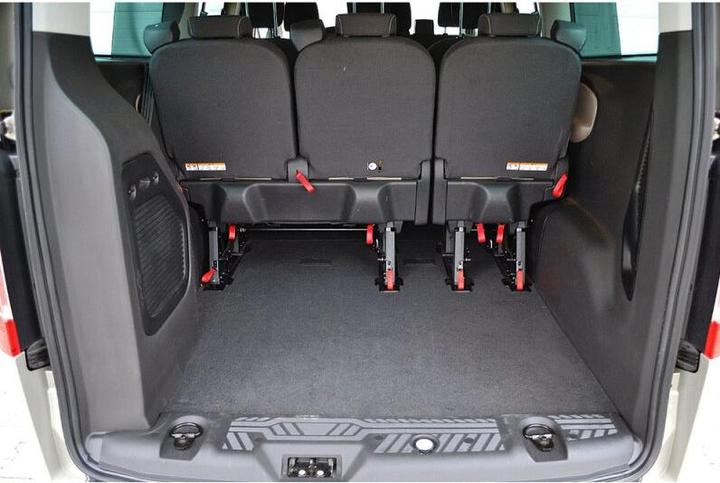 Produktbild Aristar Kofferraumwanne für Ford Tourneo Custom (L2) ab 2013 bis 2018