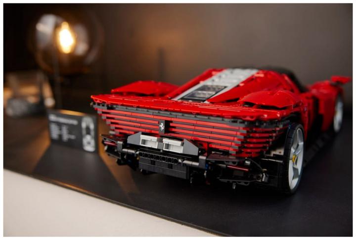 Actual product image LEGO Ferrari Daytona (42143, LEGO Technic)