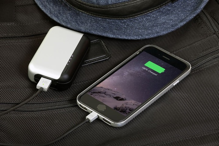 Produktbild Just Mobile Flat Lightning Kabel LED Anzeige Silber (1 m)