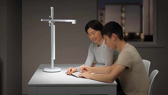 Produktbild Dyson Solarcycle Desk (1.12 lm)