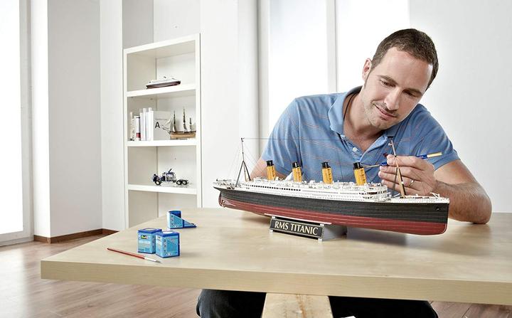 Actual product image Revell Gift set 100 years Titanic
