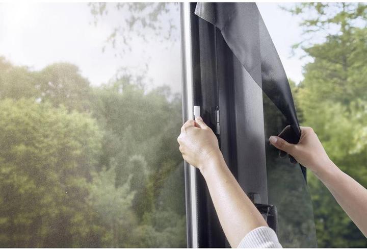 Produktbild tesa 2x Pollenschutzgitter, für Allergiker, zuschneibar inkl. selbstklebendem Klettband (130 x 150 cm)