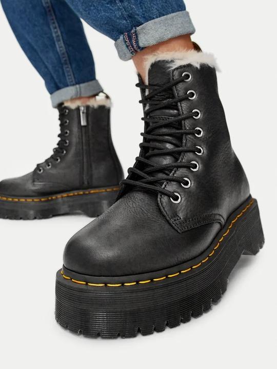 Produktbild Dr. Martens Jadon Fur Lined Plateau (38)