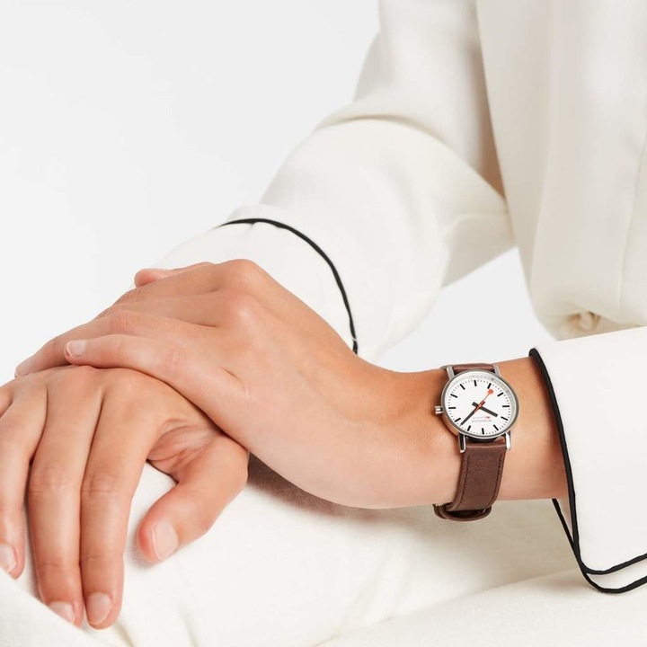 Immagine prodotto Mondaine Classico (Orologio da polso analogico, Fatto in Svizzera, 30 mm)