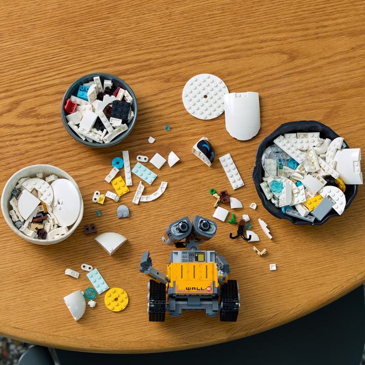 Actual product image LEGO WALL-E and EVE (43279, LEGO Disney)
