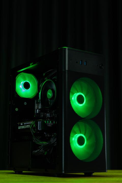 Image du produit Medion Recon E45 (AMD Ryzen 5 5500, 16 Go, 1000 Go, GeForce RTX 4060)