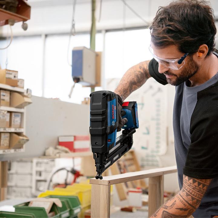 Actual product image Bosch Professional GNH 18V-64 M Professional