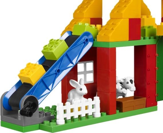 Actual product image LEGO Large Farmhouse (45007)