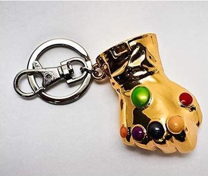 Actual product image Semic MARVEL - 3D Metal Keychain Blister Box - Infinity Gauntlet