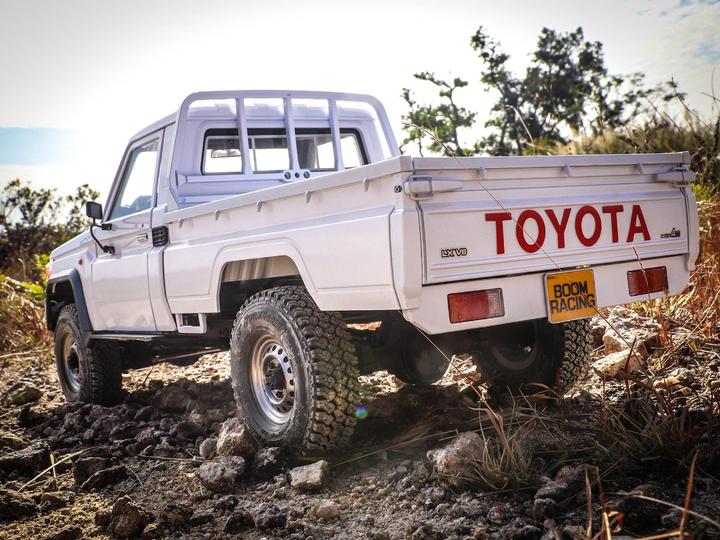 Actual product image Boom Racing BRX01 Chassis Kit 1/10 with Killerbody LC70 Hard Body Kit Set (Kit)