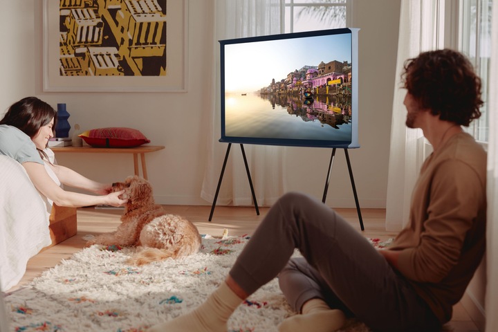 Produktbild Samsung The Serif QE55LS01RBU (55", QLED, 4K, 2019)