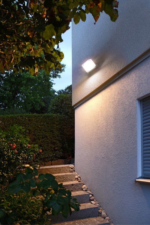 Actual product image Brennenstuhl LED spotlight AL 2050 (20W, 2080lm, 3000K, IP44, LED floodlight for wall mounting with warm white (2080 lm)