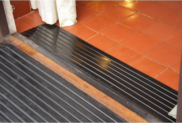 Actual product image The Ramp People Ramp en caoutchouc 90 x 540 x 900 mm