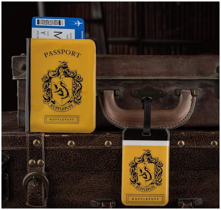 Produktbild Cinereplicas Harry Potter set étiquette de bagage & étui pour carte de transport Hufflepuff (Schlösser & Anhänger)