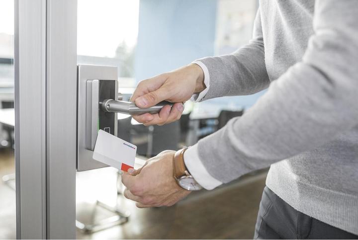 Produktbild Dormakaba Rosettenbeschlag evolo smart c-lever compact,SL1,U-Drücker, Edelstahl (Schlüsselkarte, Smartphone)