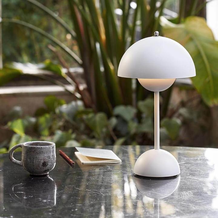 &Tradition Flowerpot VP9 Lampe de table portable Blanc mat (270 lm)