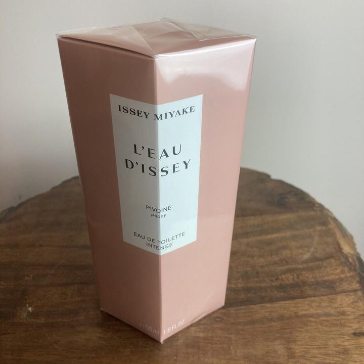 Actual product image Issey Miyake Eau & Pivoine Eau de Toilette Intense (Eau de toilette, 50 ml)