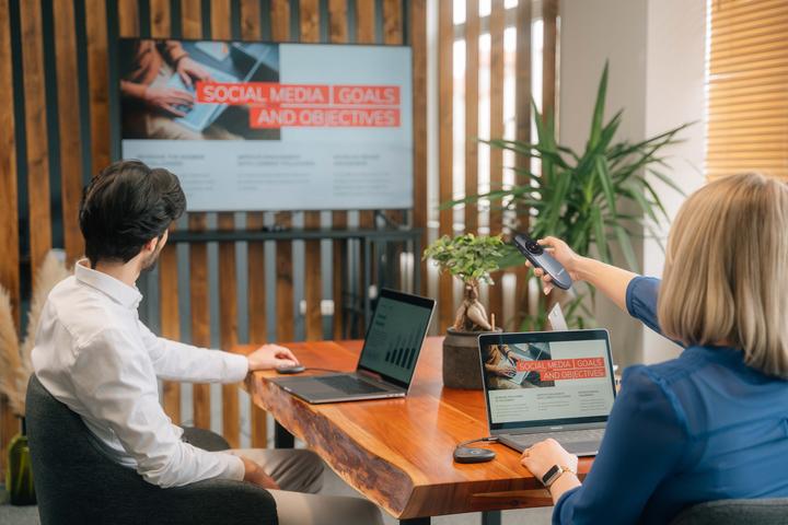 Produktbild Verbatim Focus Wireless Presenter with Red Laser Pointer