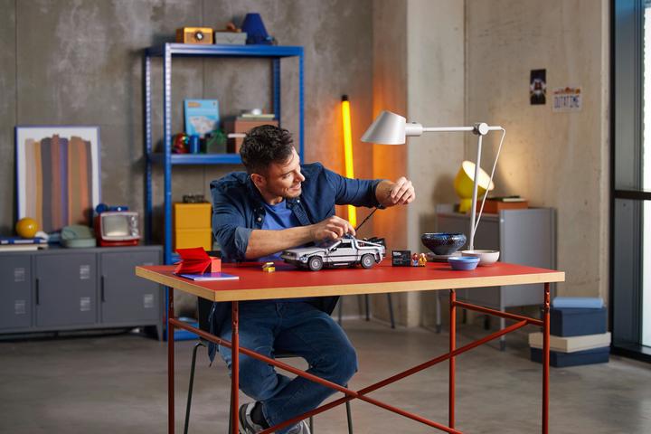 Produktbild LEGO Zeitmaschine aus Zurück in die Zukunft (10300, LEGO Icons, LEGO Seltene Sets)