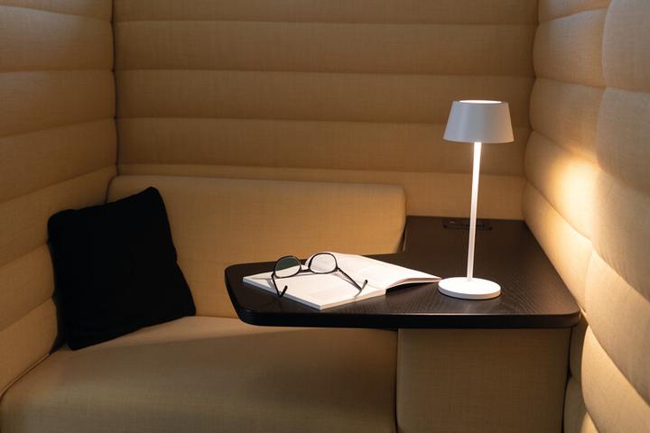 Produktbild Maul MAULnina LED-Akku-Tischleuchte weiss (210 lm)