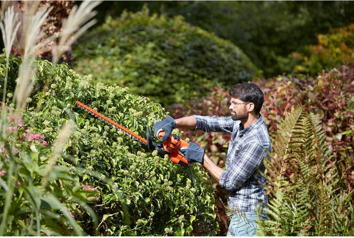 Actual product image Black & Decker Blac hedge trimmer BEHT251QS 450W 50 cm blade length, 18 mm cutting thickness (Electrical connection)