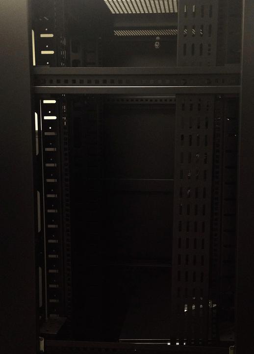 Actual product image DS-IT Vertical cable management strip