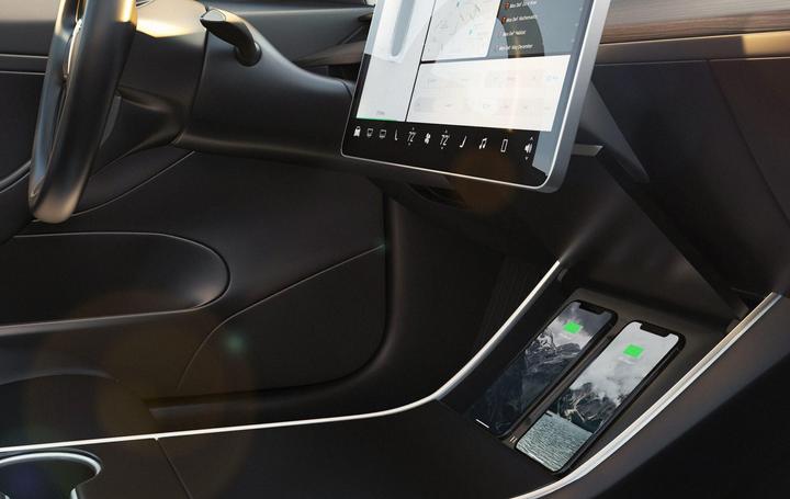 Actual product image Nomad Wireless Charger Tesla Model 3 (7.50 W)