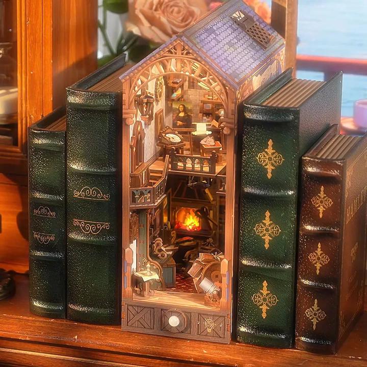 Actual product image Tonecheer Leonardo Da Vinci - Book Nook